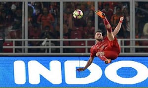 Pemain persija jakarta marko simic saat tendangan salto Pemain Persija Jakarta Marko Simic Saat Tendangan Salto